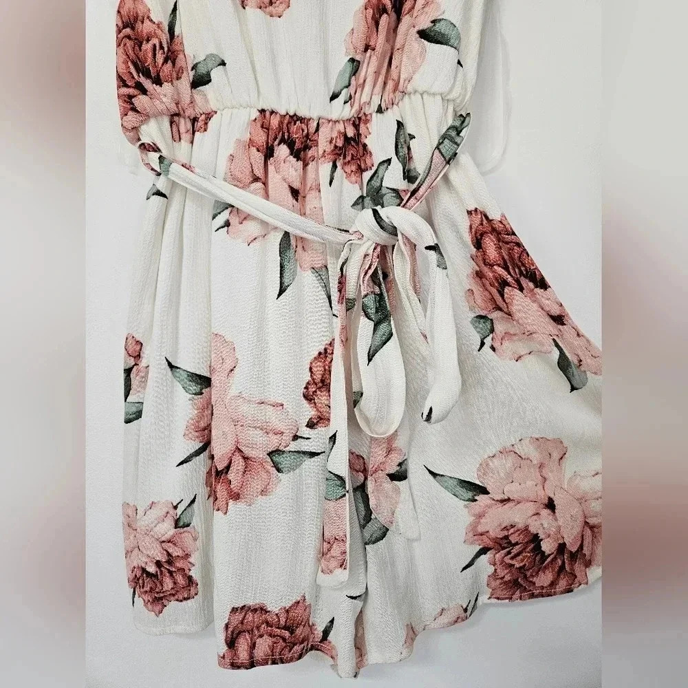 Everly Floral Peony Romper White Pink V-Neck Tie Waist Sleeveless Size Med NWT - Picture 3 of 6